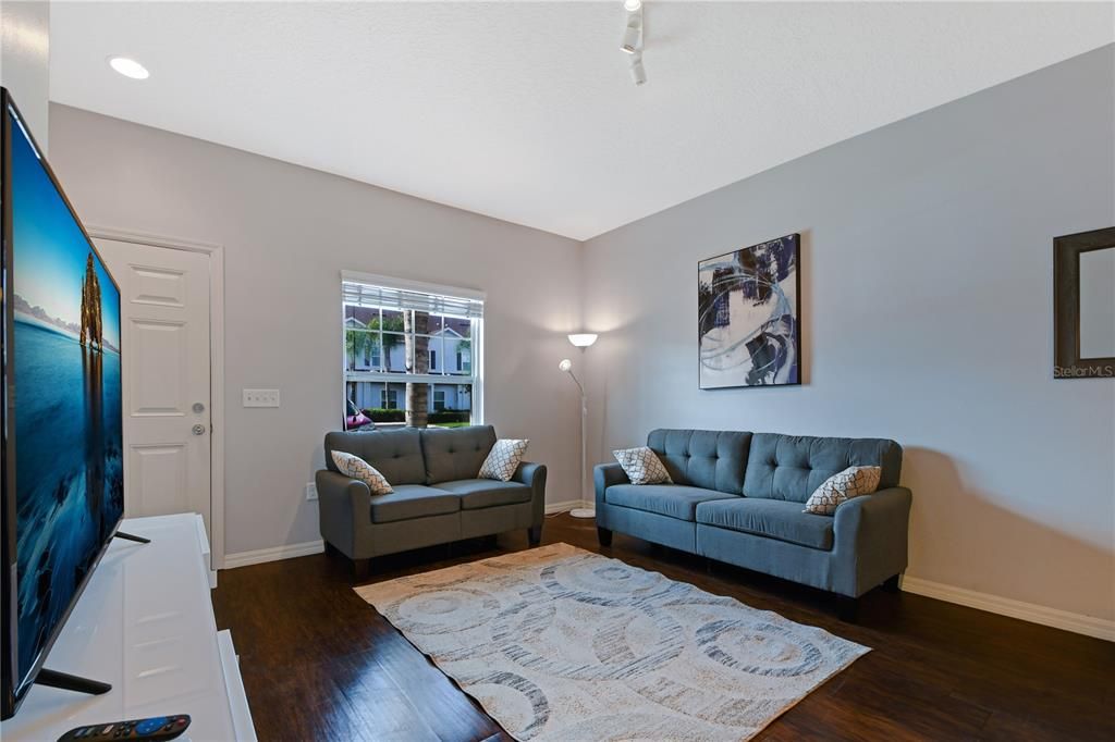 En Venta: $295,000 (3 camas, 2 baños, 1300 Pies cuadrados)