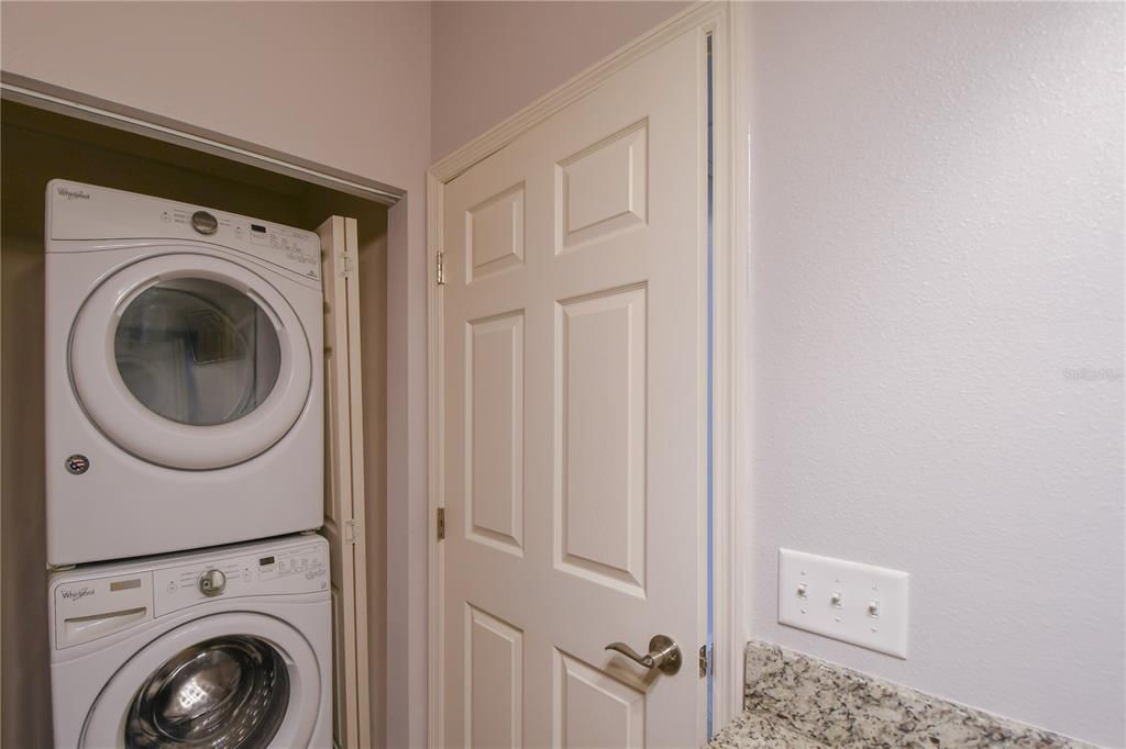 En Venta: $295,000 (3 camas, 2 baños, 1300 Pies cuadrados)