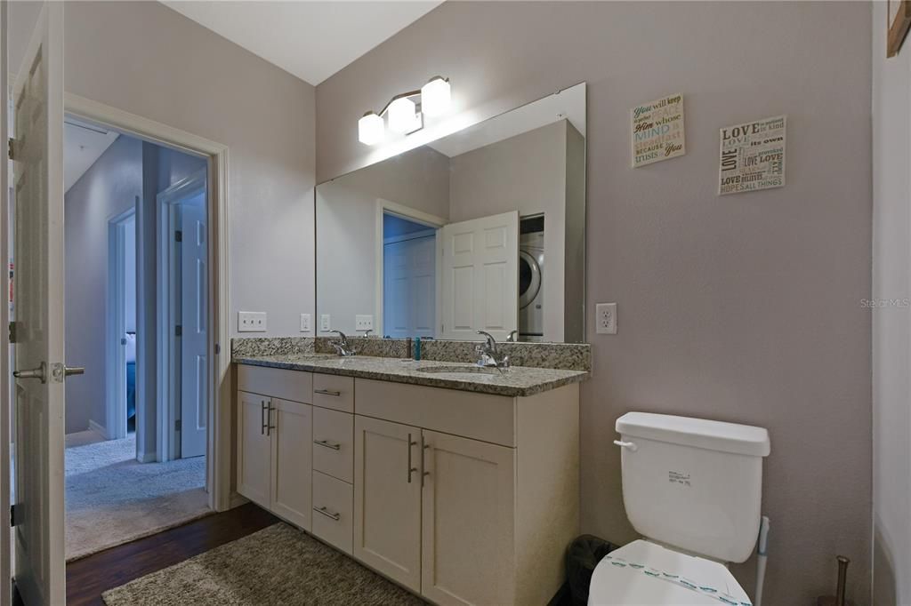 En Venta: $295,000 (3 camas, 2 baños, 1300 Pies cuadrados)