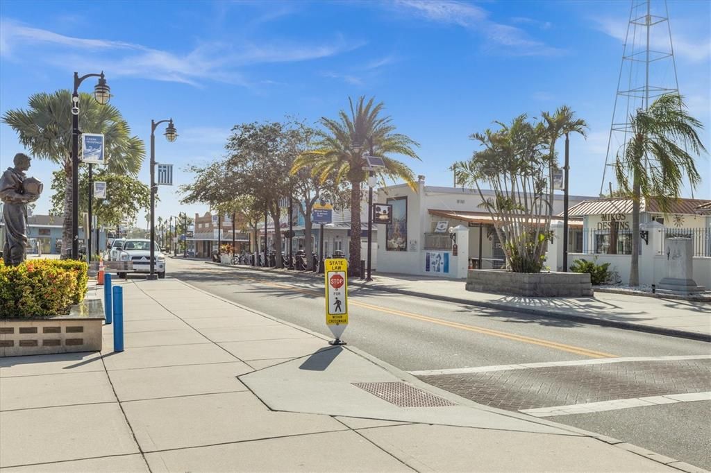 For Sale: $575,000 (4 beds, 3 baths, 2381 Square Feet)