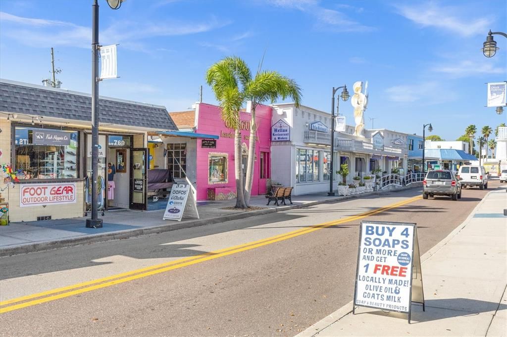 For Sale: $575,000 (4 beds, 3 baths, 2381 Square Feet)