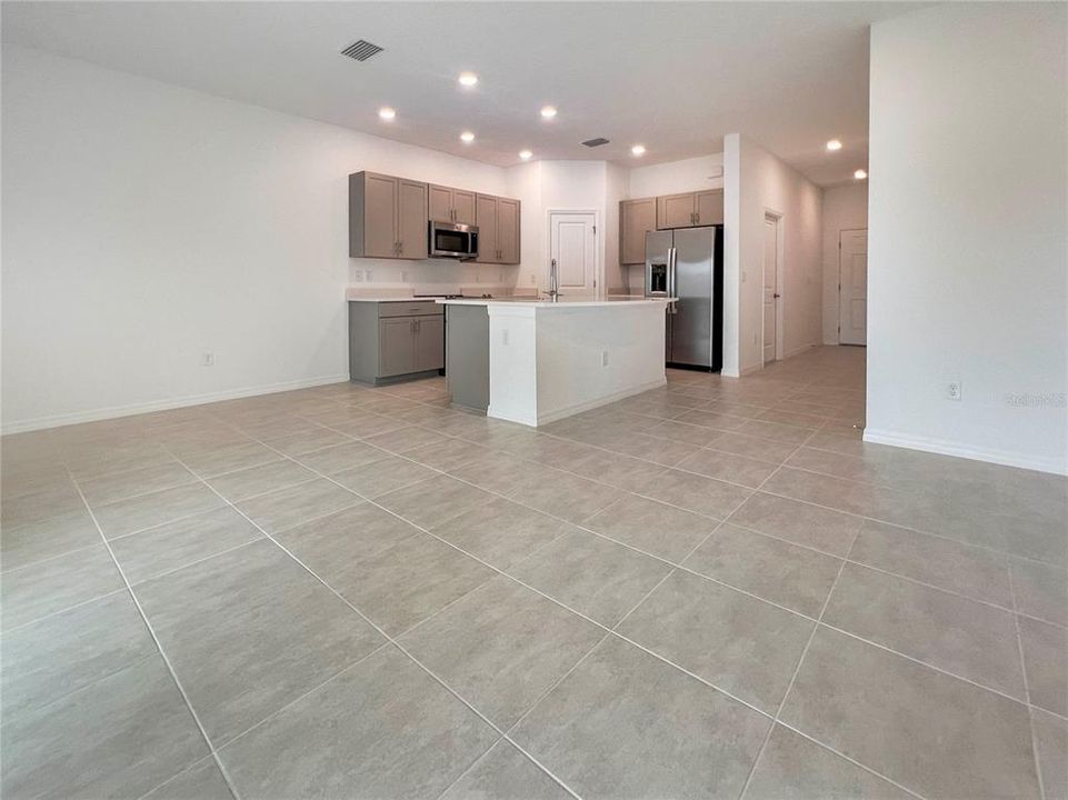 For Rent: $2,195 (3 beds, 2 baths, 1373 Square Feet)