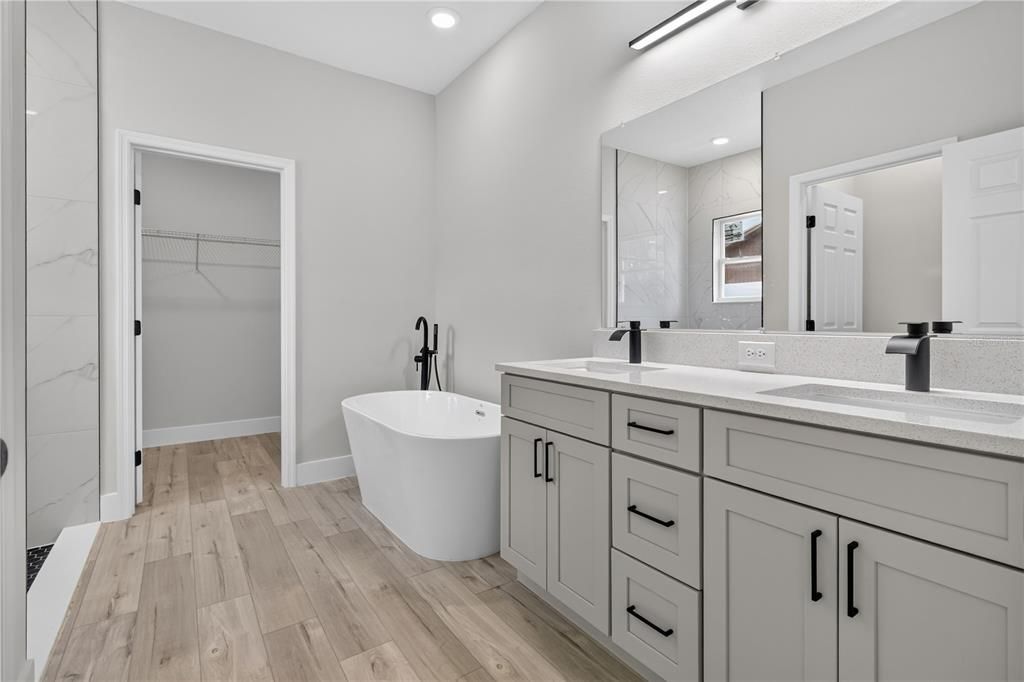 For Sale: $354,900 (4 beds, 3 baths, 1894 Square Feet)