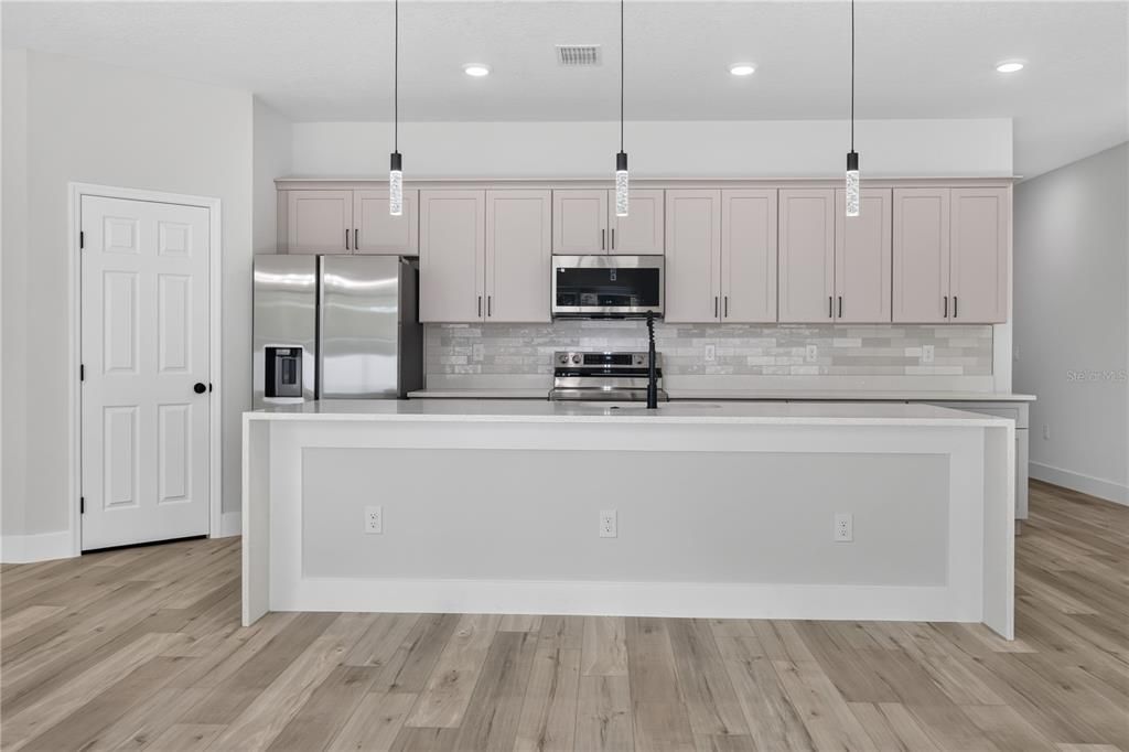 For Sale: $354,900 (4 beds, 3 baths, 1894 Square Feet)