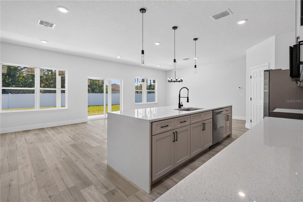 For Sale: $354,900 (4 beds, 3 baths, 1894 Square Feet)