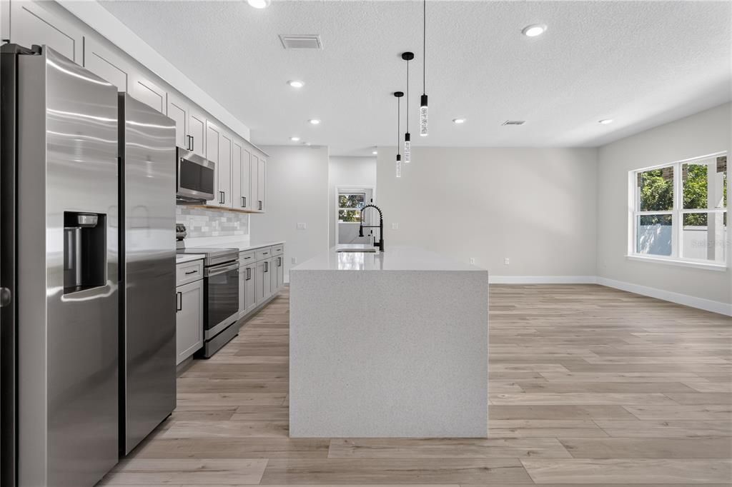 For Sale: $354,900 (4 beds, 3 baths, 1894 Square Feet)
