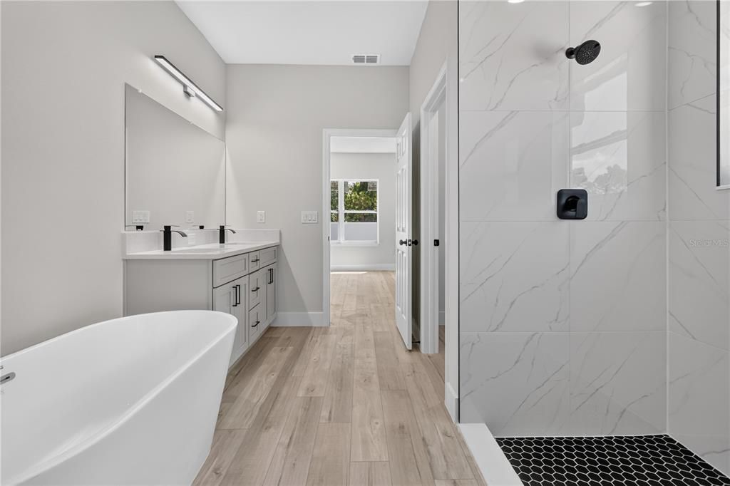 For Sale: $354,900 (4 beds, 3 baths, 1894 Square Feet)