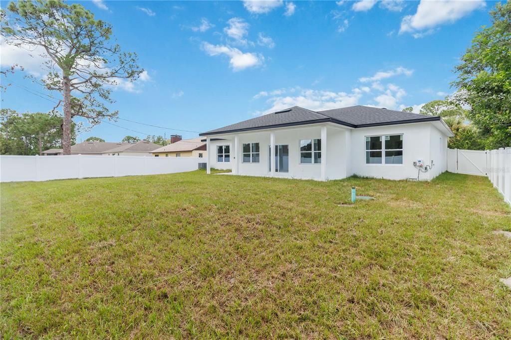For Sale: $354,900 (4 beds, 3 baths, 1894 Square Feet)