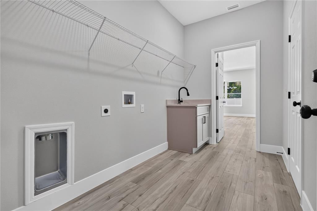 For Sale: $354,900 (4 beds, 3 baths, 1894 Square Feet)