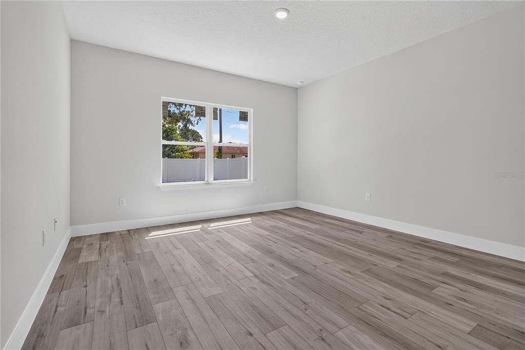 For Sale: $354,900 (4 beds, 3 baths, 1894 Square Feet)