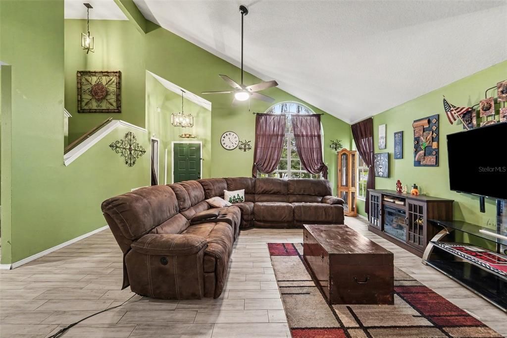 En Venta: $440,000 (4 camas, 3 baños, 2513 Pies cuadrados)