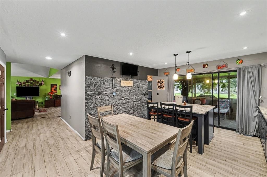 En Venta: $440,000 (4 camas, 3 baños, 2513 Pies cuadrados)