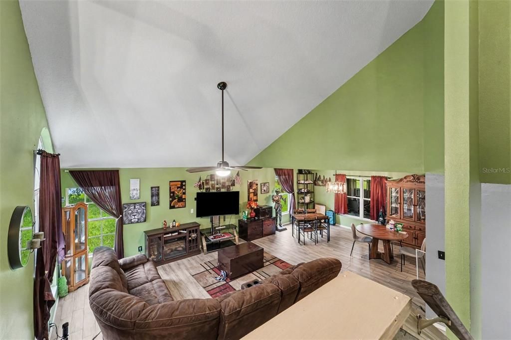 En Venta: $440,000 (4 camas, 3 baños, 2513 Pies cuadrados)