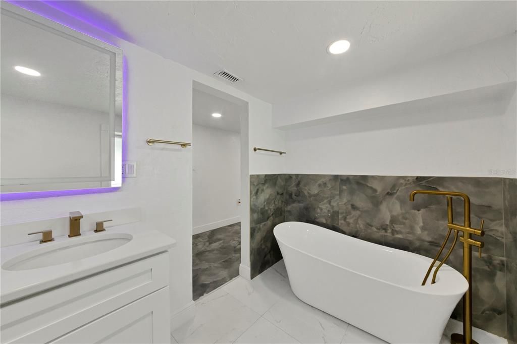 For Sale: $399,000 (3 beds, 2 baths, 1271 Square Feet)