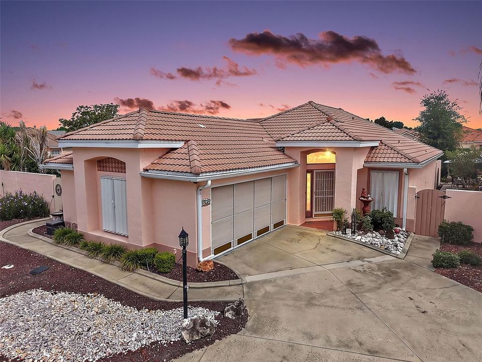En Venta: $450,000 (2 camas, 3 baños, 2138 Pies cuadrados)