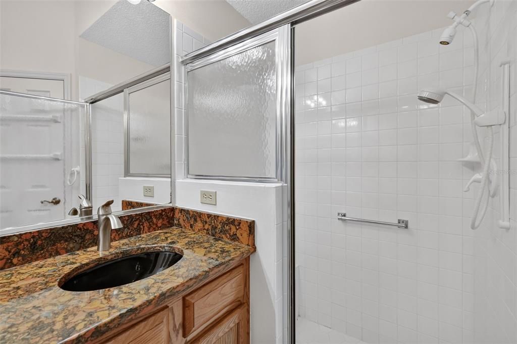 En Venta: $450,000 (2 camas, 3 baños, 2138 Pies cuadrados)
