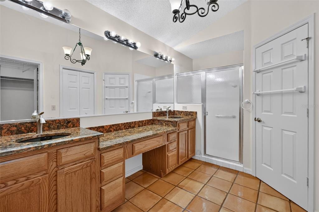 En Venta: $450,000 (2 camas, 3 baños, 2138 Pies cuadrados)