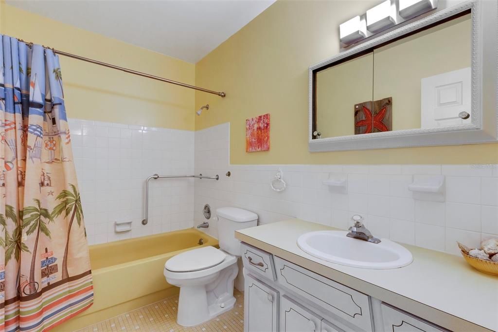 На продажу: $189,900 (2 спален, 2 ванн, 1400 Квадратных фут)