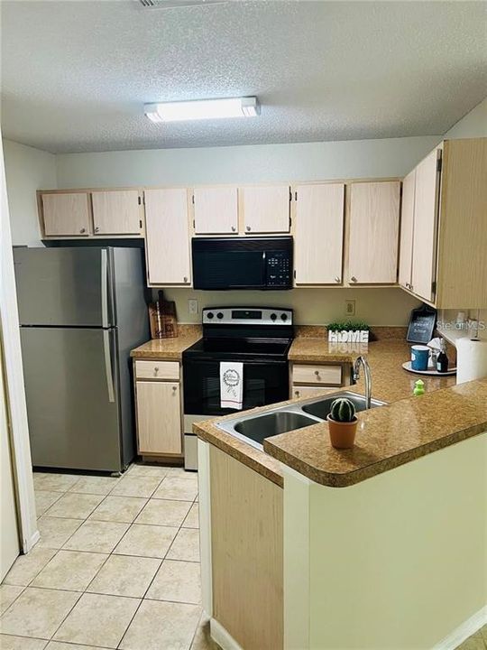 For Rent: $1,300 (1 beds, 1 baths, 600 Square Feet)