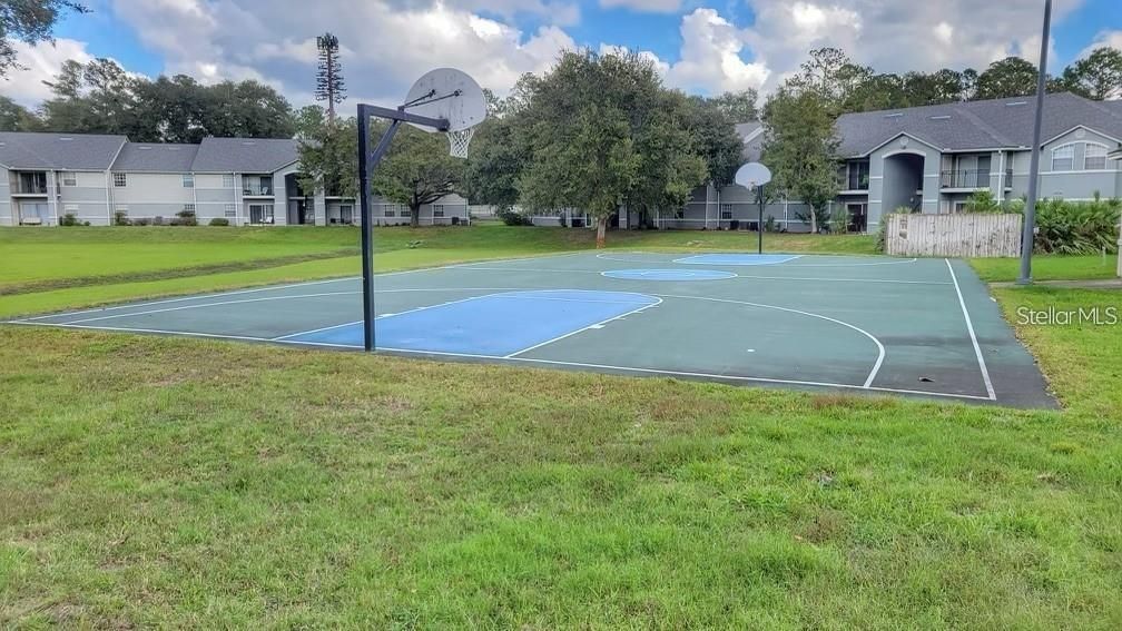 For Rent: $1,300 (1 beds, 1 baths, 600 Square Feet)