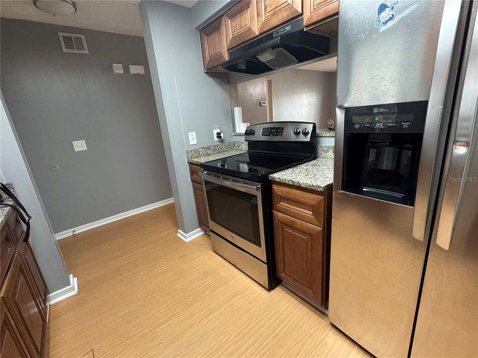 For Rent: $1,800 (2 beds, 2 baths, 934 Square Feet)
