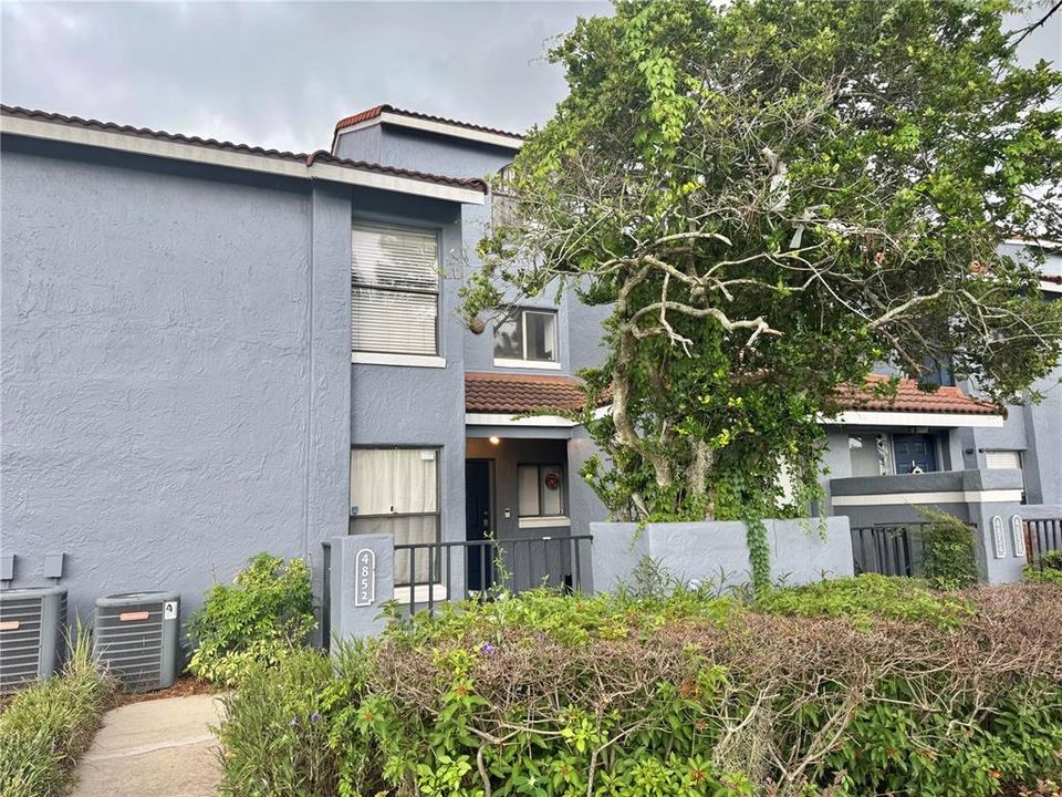 For Rent: $1,800 (2 beds, 2 baths, 934 Square Feet)