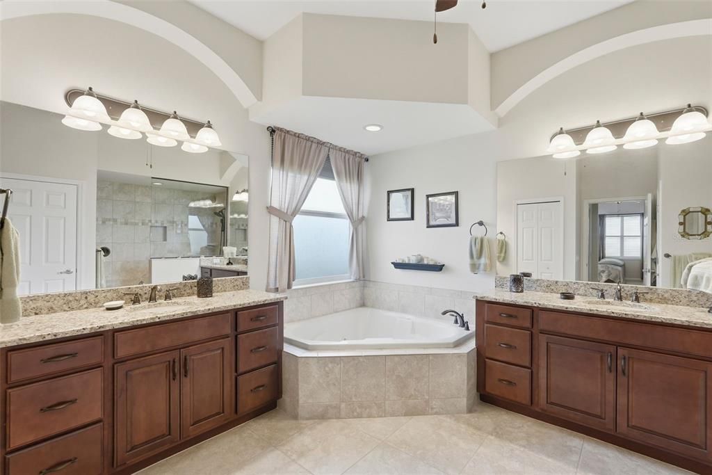 For Sale: $749,000 (4 beds, 3 baths, 2842 Square Feet)