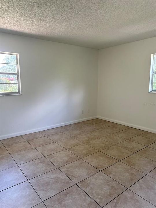 For Rent: $1,550 (3 beds, 2 baths, 1300 Square Feet)