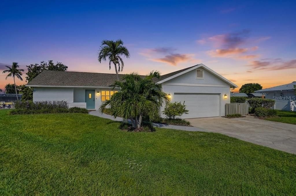 For Sale: $1,150,000 (3 beds, 2 baths, 1838 Square Feet)