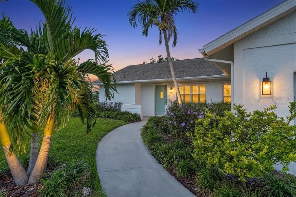For Sale: $1,150,000 (3 beds, 2 baths, 1838 Square Feet)