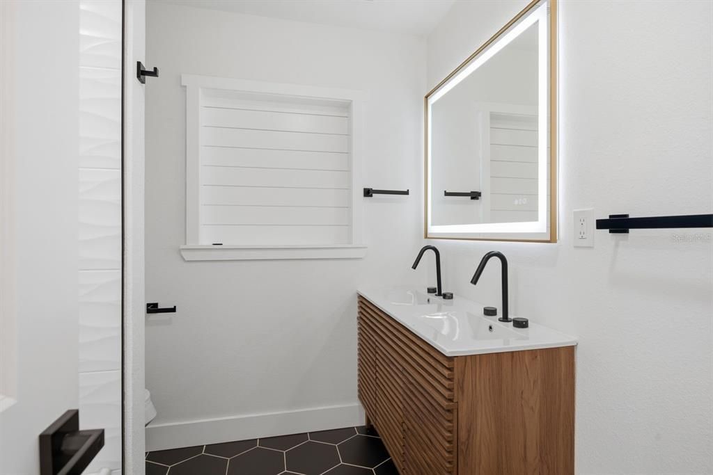 For Rent: $3,000 (3 beds, 2 baths, 1331 Square Feet)