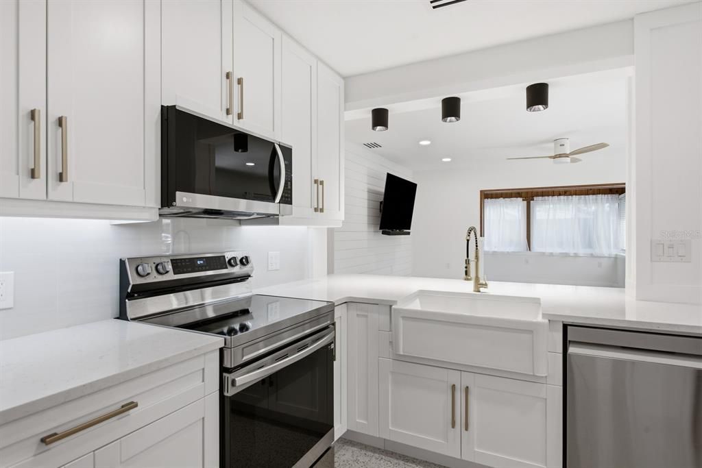 For Rent: $3,000 (3 beds, 2 baths, 1331 Square Feet)