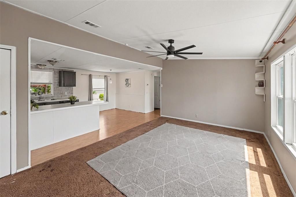 For Sale: $125,000 (3 beds, 2 baths, 1104 Square Feet)
