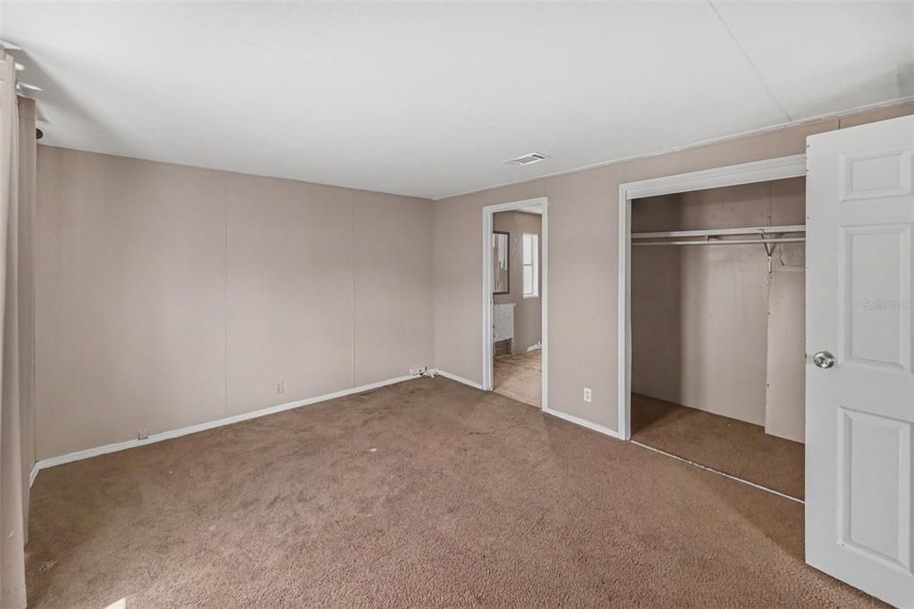 For Sale: $125,000 (3 beds, 2 baths, 1104 Square Feet)