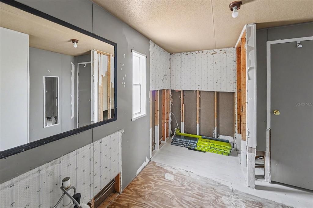 For Sale: $125,000 (3 beds, 2 baths, 1104 Square Feet)