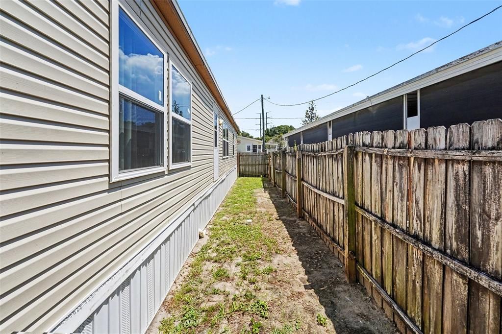 For Sale: $125,000 (3 beds, 2 baths, 1104 Square Feet)
