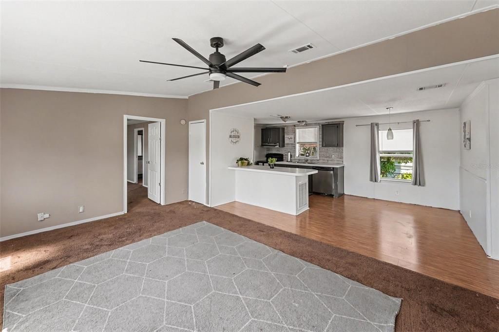For Sale: $125,000 (3 beds, 2 baths, 1104 Square Feet)