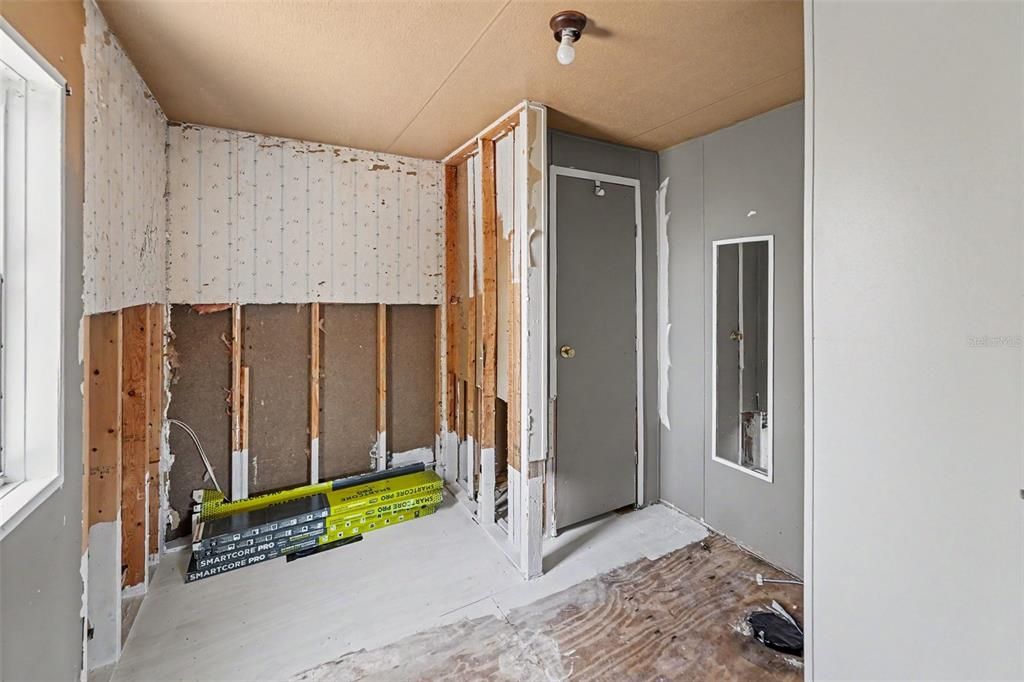For Sale: $125,000 (3 beds, 2 baths, 1104 Square Feet)