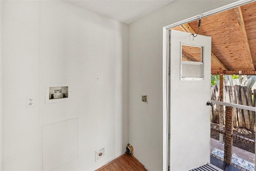 For Sale: $125,000 (3 beds, 2 baths, 1104 Square Feet)