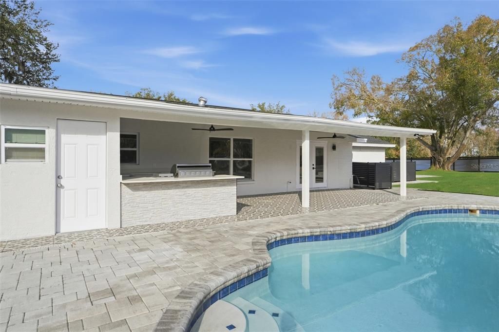 En Venta: $884,900 (4 camas, 3 baños, 2402 Pies cuadrados)