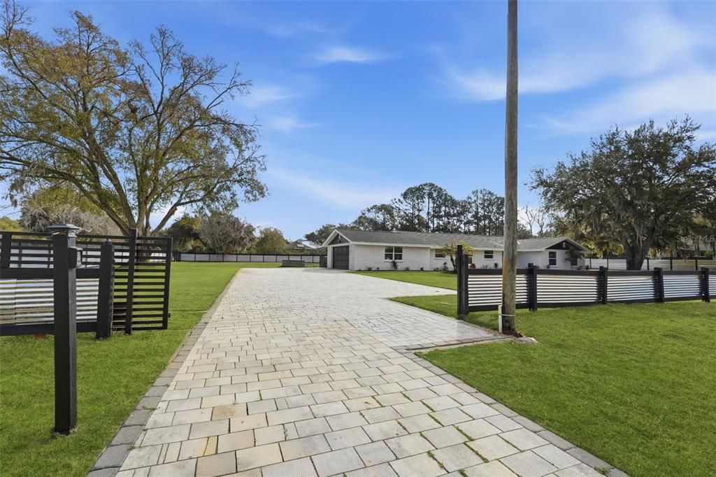 En Venta: $884,900 (4 camas, 3 baños, 2402 Pies cuadrados)