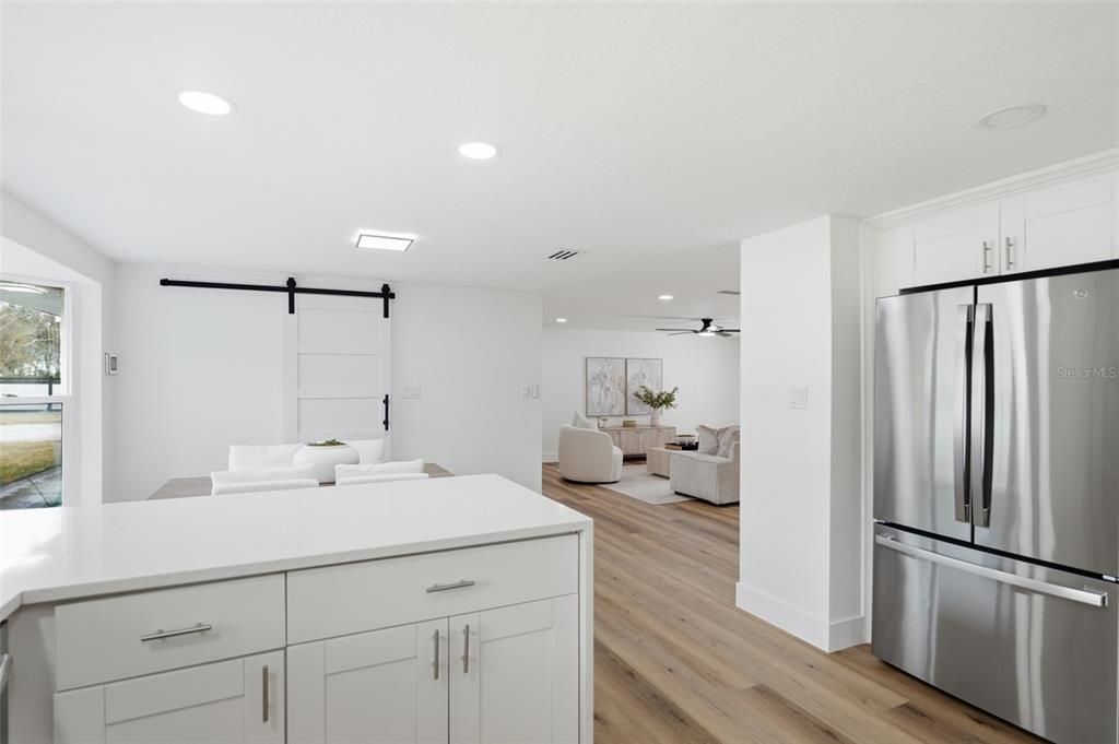 En Venta: $884,900 (4 camas, 3 baños, 2402 Pies cuadrados)
