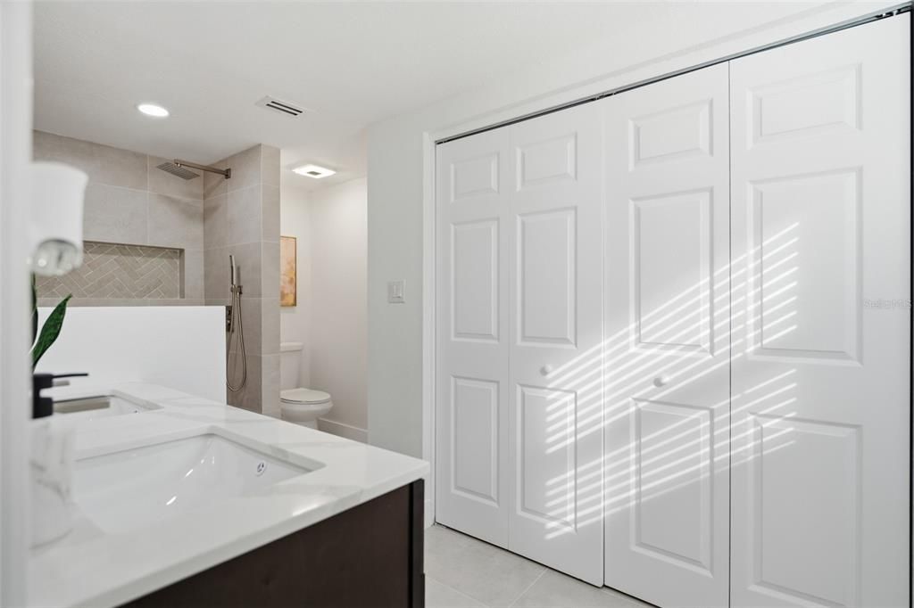 En Venta: $884,900 (4 camas, 3 baños, 2402 Pies cuadrados)