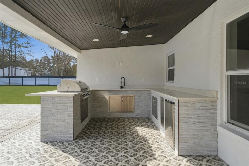 En Venta: $884,900 (4 camas, 3 baños, 2402 Pies cuadrados)