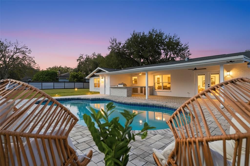 En Venta: $884,900 (4 camas, 3 baños, 2402 Pies cuadrados)
