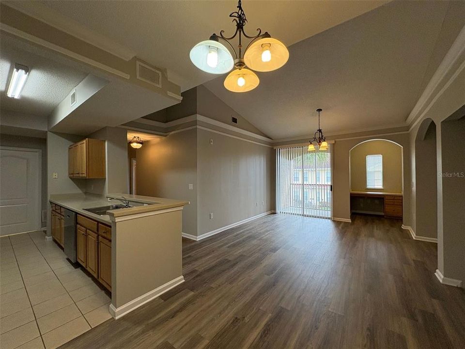 В аренду: $1,995 (2 спален, 2 ванн, 1217 Квадратных фут)