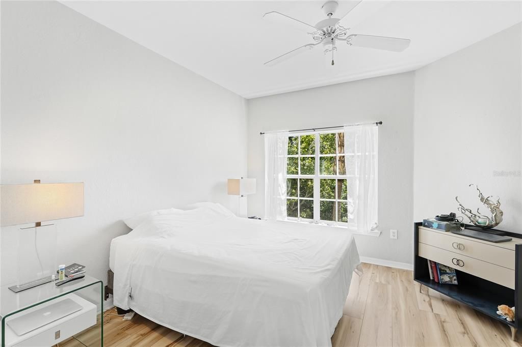 For Sale: $175,000 (1 beds, 1 baths, 844 Square Feet)
