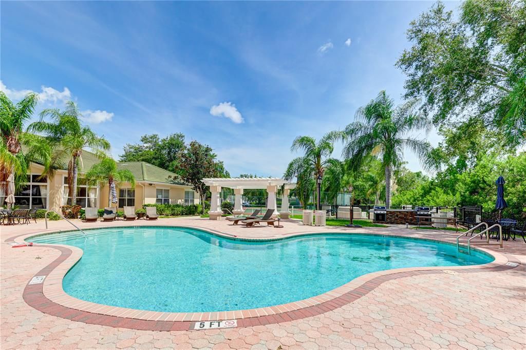 For Sale: $175,000 (1 beds, 1 baths, 844 Square Feet)