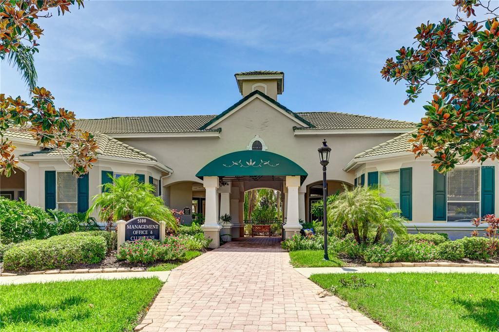 For Sale: $175,000 (1 beds, 1 baths, 844 Square Feet)