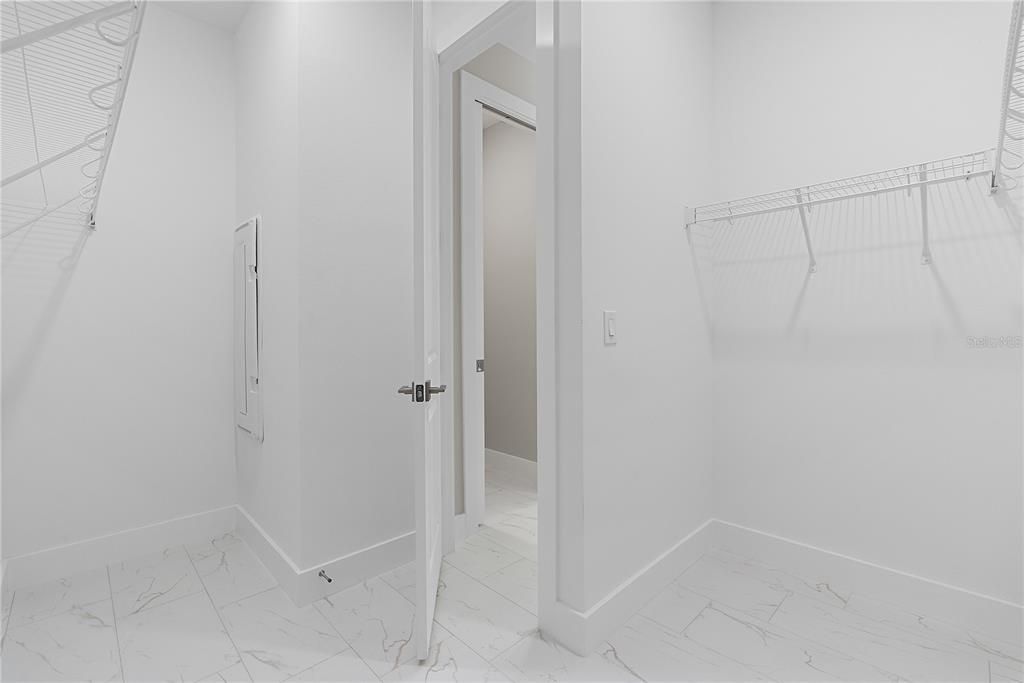 На продажу: $589,900 (4 спален, 2 ванн, 2031 Квадратных фут)